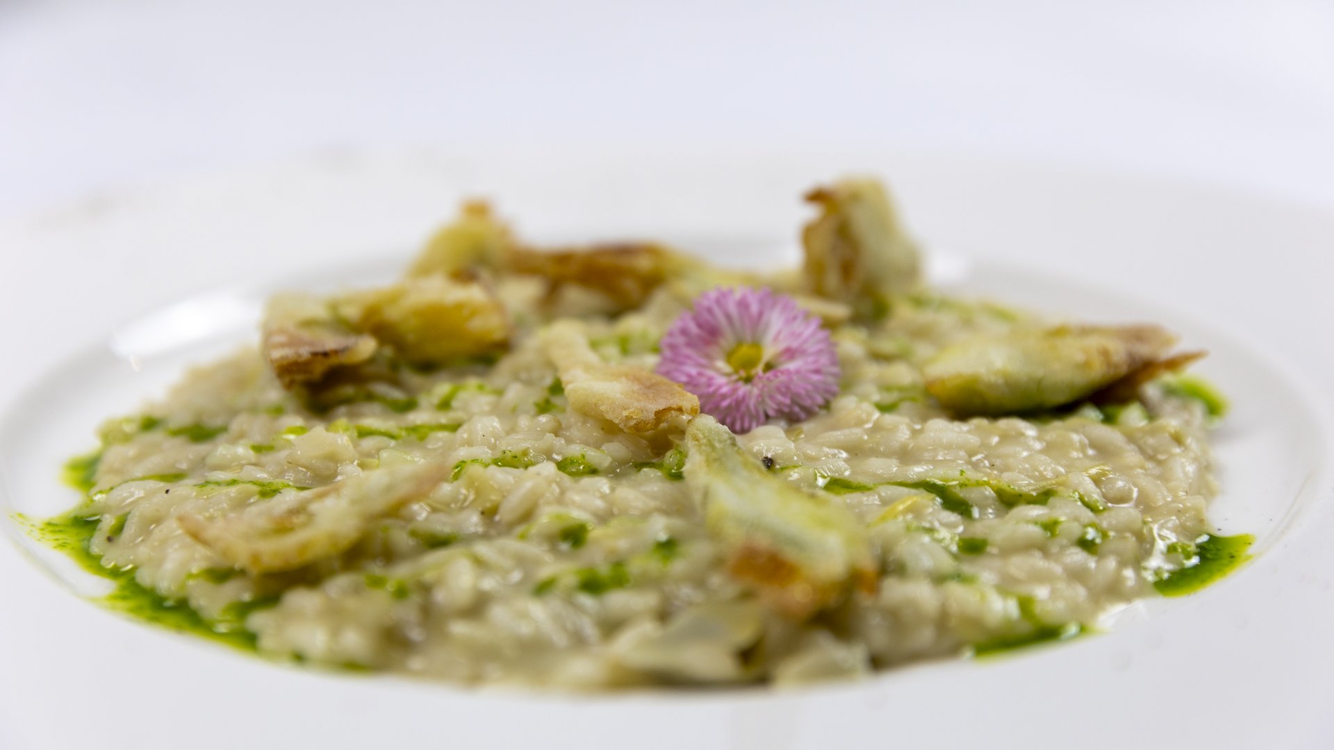 Pranzo di Pasquetta ad Assisi e Percorso Benessere Risotto cremoso con fiori di zucca fritti e decorazione floreale